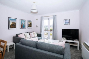 Homely 2 Bedroom Apartment close to Haymarket Station